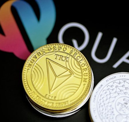 TRON DAO is making a much bigger bet on artificial intelligence. The group has raised its AI fund from $100 million to $1 billion, and the goal is clear: help build the infrastructure for the agentic economy, where AI agents can move money, verify identity, and make decisions with less human help.