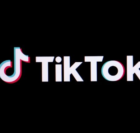 TikTok is making its ad system more aggressive, more visible, and a little harder to ignore. In simple terms, the platform is giving brands better ways to show up right when users open the app or when attention is already high. That is the core idea behind this wave of TikTok ad formats, and it explains why marketers will care so much about it.