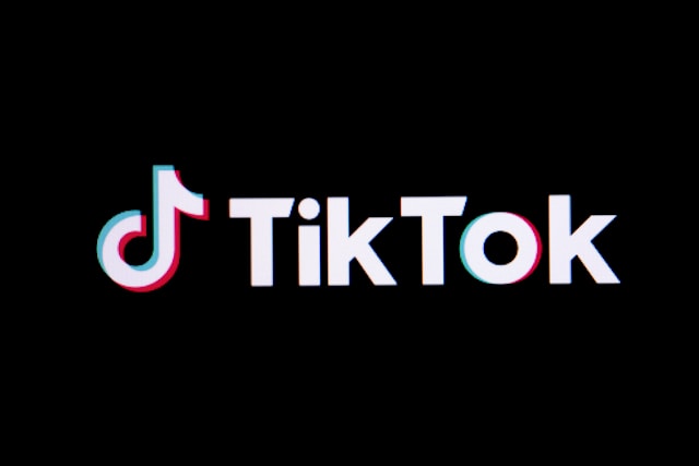 TikTok is making its ad system more aggressive, more visible, and a little harder to ignore. In simple terms, the platform is giving brands better ways to show up right when users open the app or when attention is already high. That is the core idea behind this wave of TikTok ad formats, and it explains why marketers will care so much about it.